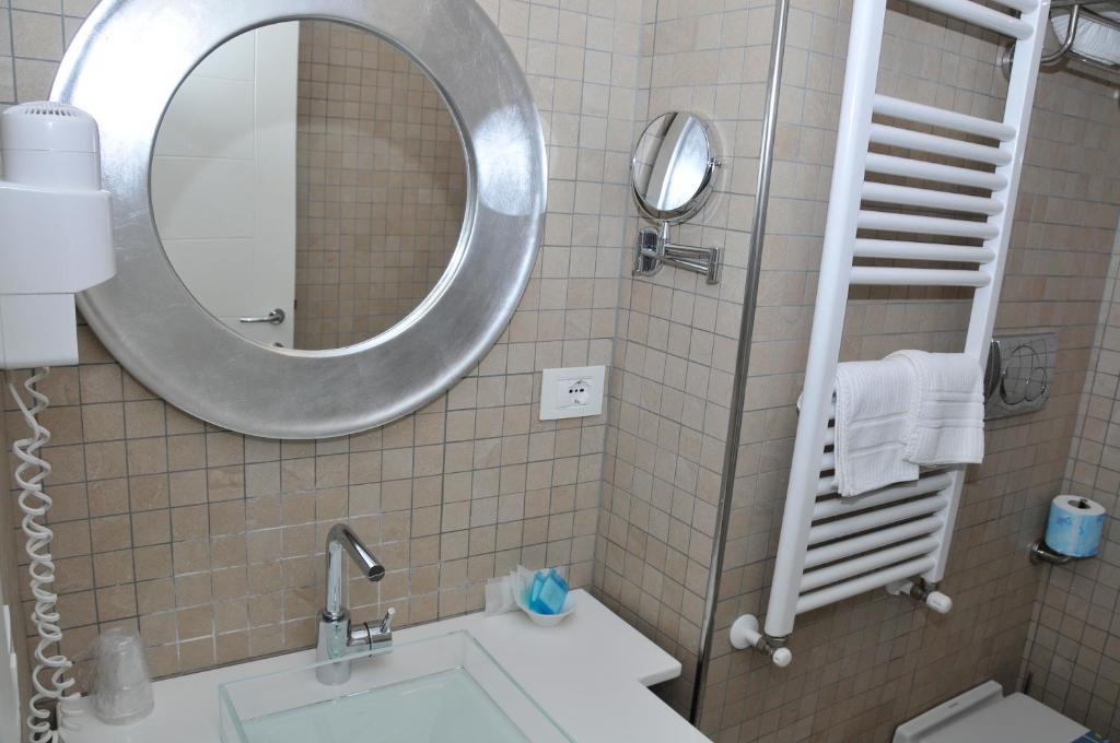Hotel Del Conte Fondi Phòng bức ảnh