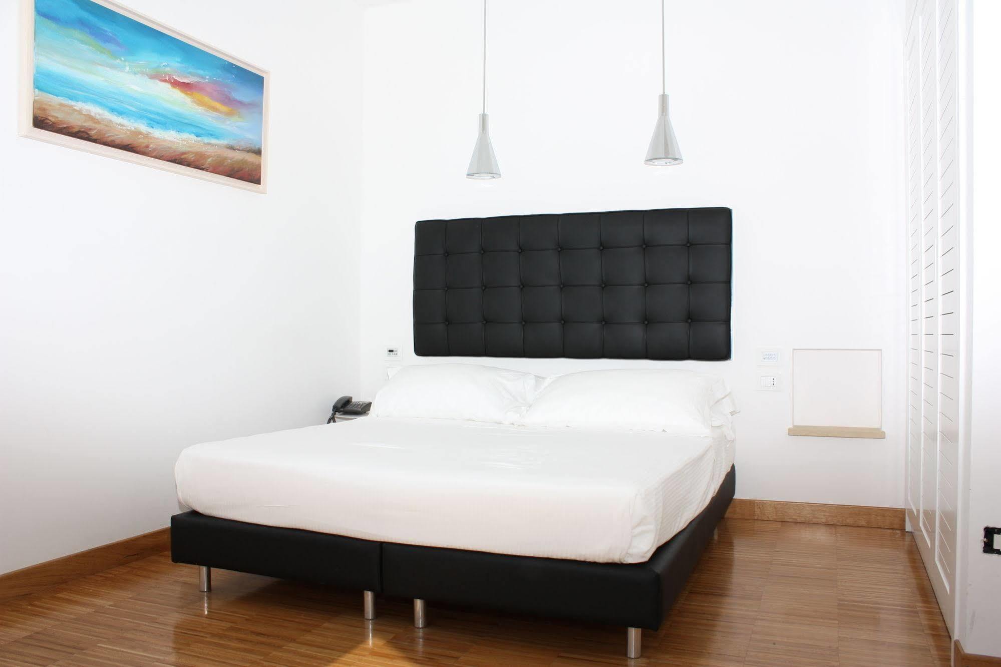 Hotel Del Conte Fondi Ngoại thất bức ảnh