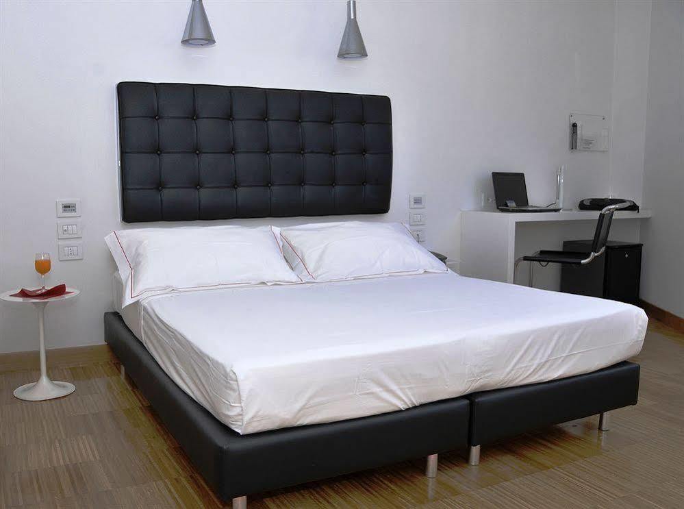 Hotel Del Conte Fondi Ngoại thất bức ảnh